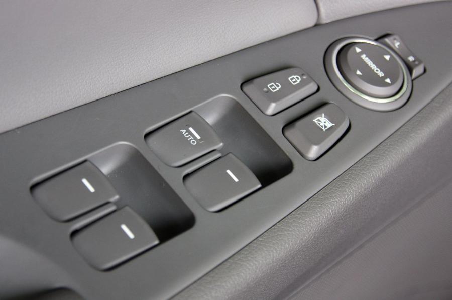  Hyundai Sonata GLS 2011 года  (фото 8 из 41)